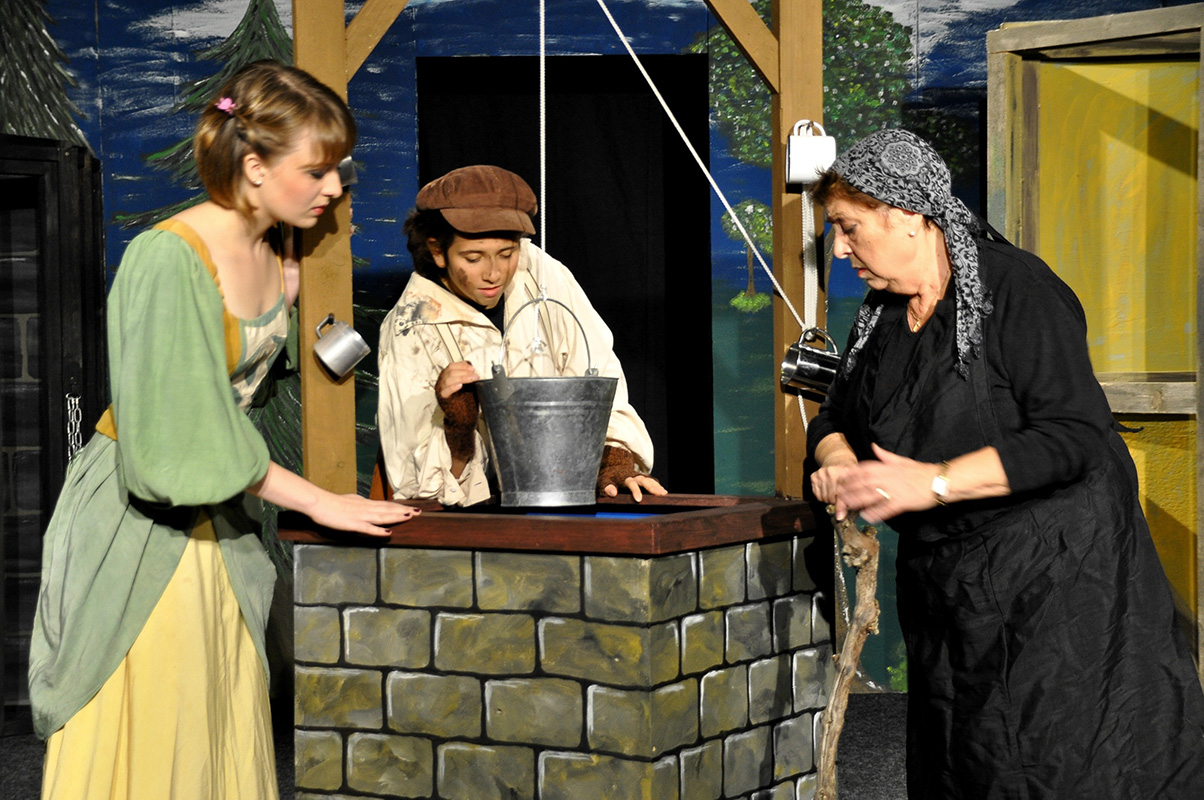 „Der goldene Brunnen“ Ein spritziges Märchenspiel von Otfried Preußler | Fotos: Gerd NIckel