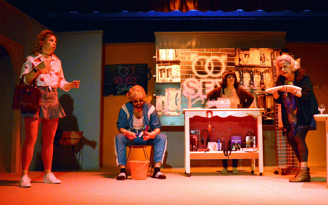  „Eine ganz heiße Nummer“ Eine sehr freche Komödie von Andrea Sixt | Fotos: Claudia Lankes, Kristina Ackermann