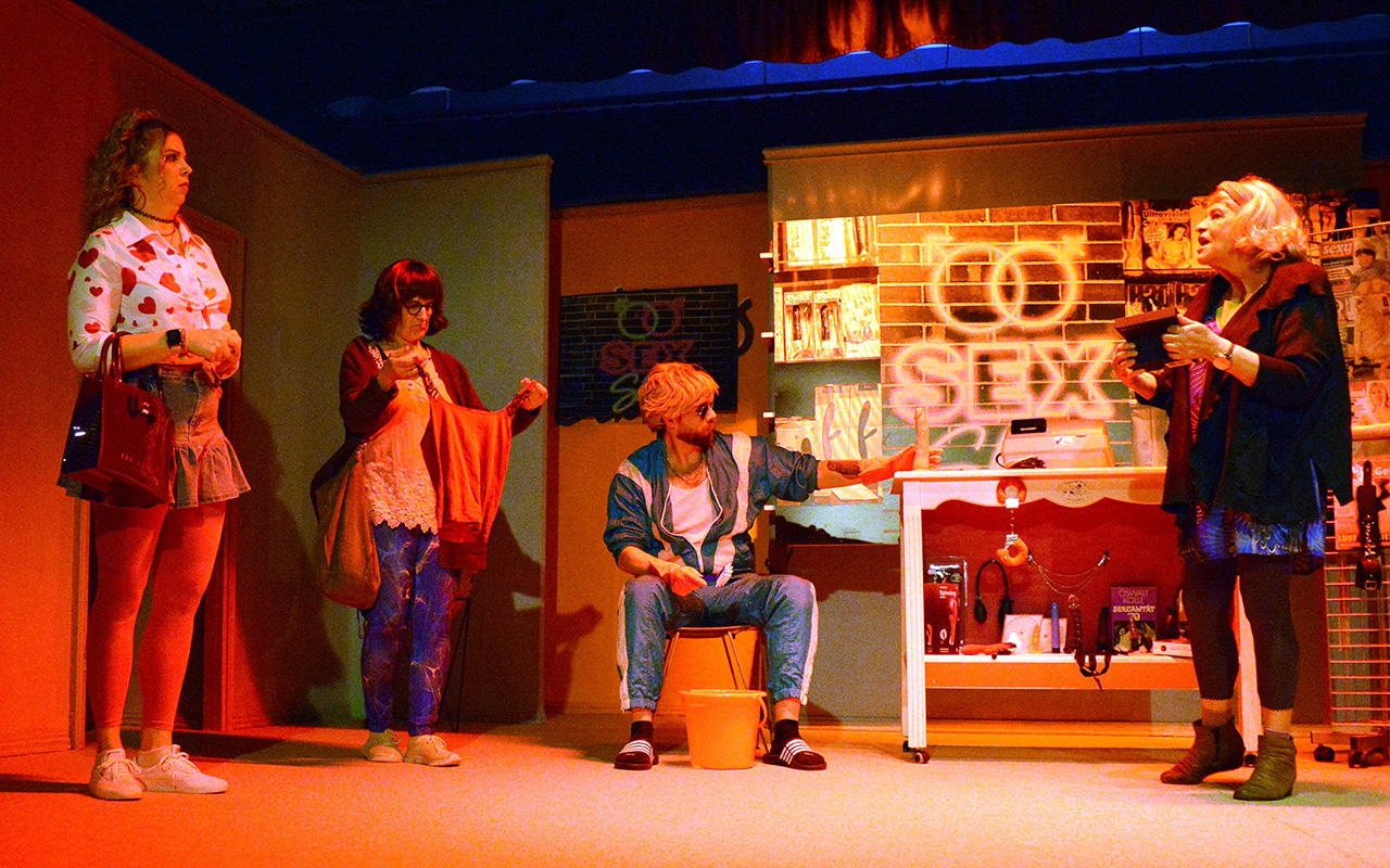  „Eine ganz heiße Nummer“ Eine sehr freche Komödie von Andrea Sixt | Fotos: Claudia Lankes, Kristina Ackermann