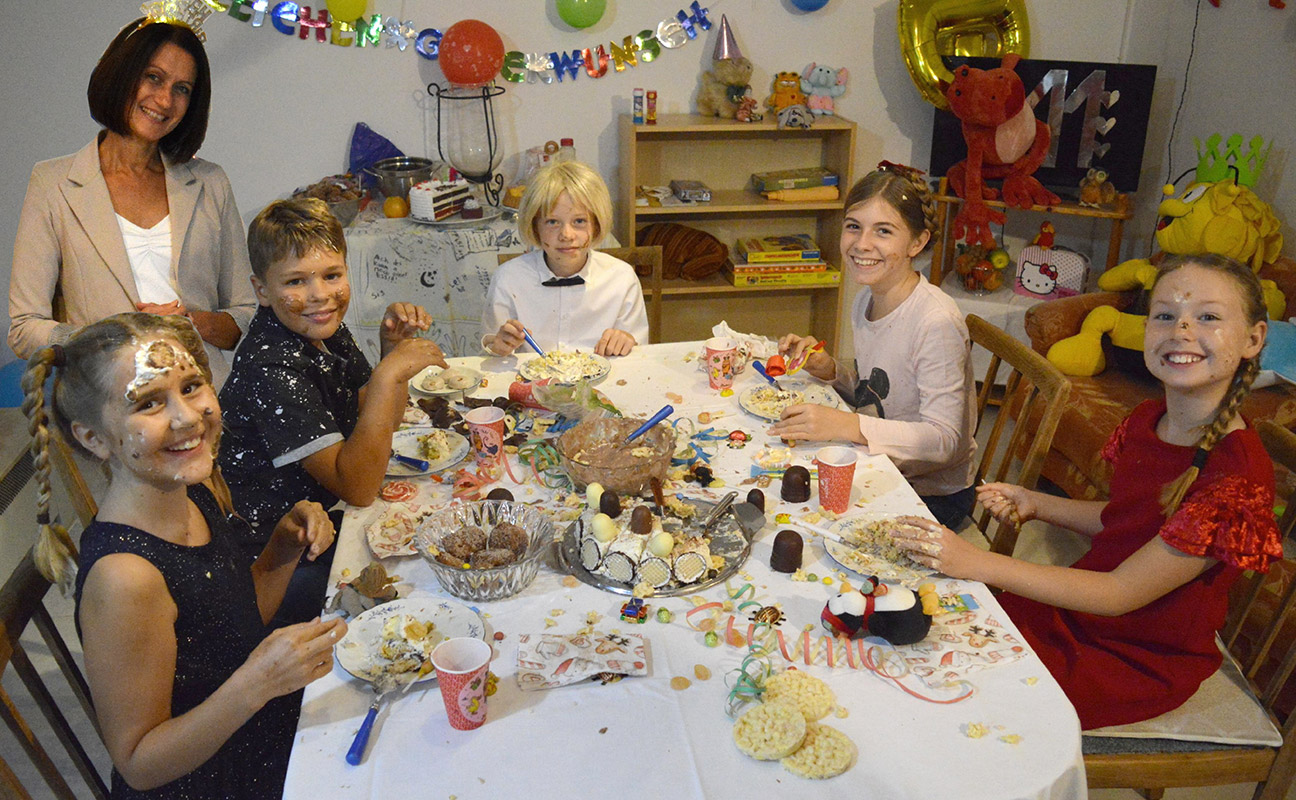  „Konrad oder das Kind aus der Konservenbüchse“ Ein Familienstück von Christine Nöstlinger | Fotos: Bob Emsden, Ged Nickel