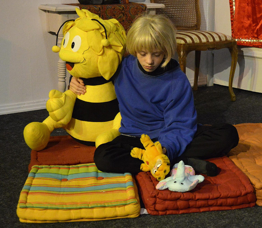  „Konrad oder das Kind aus der Konservenbüchse“ Ein Familienstück von Christine Nöstlinger | Fotos: Bob Emsden, Ged Nickel