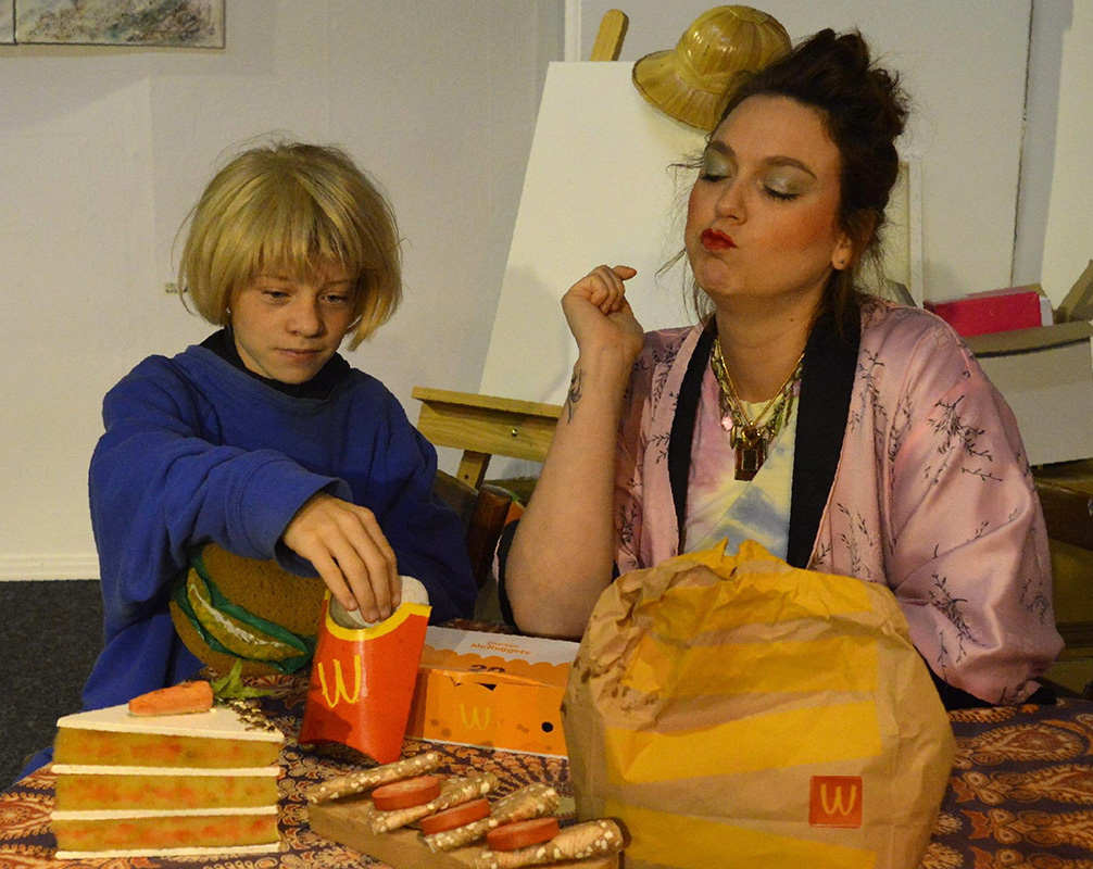  „Konrad oder das Kind aus der Konservenbüchse“ Ein Familienstück von Christine Nöstlinger | Fotos: Bob Emsden, Ged Nickel