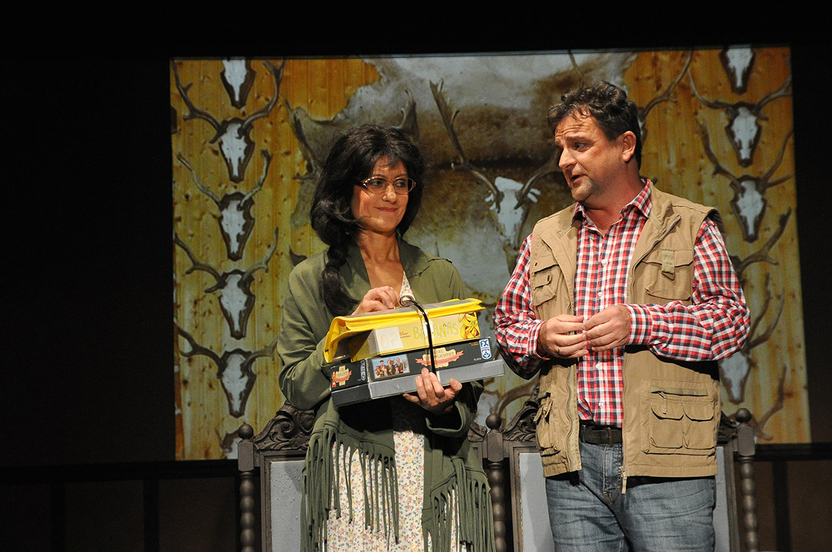 „Die Schlammschlacht“  Eine politisch unkorrekte Komödie um Geklüngel und Vetterleswirtschaft von Fitzgerald Kusz | Foto: Gerd NIckel