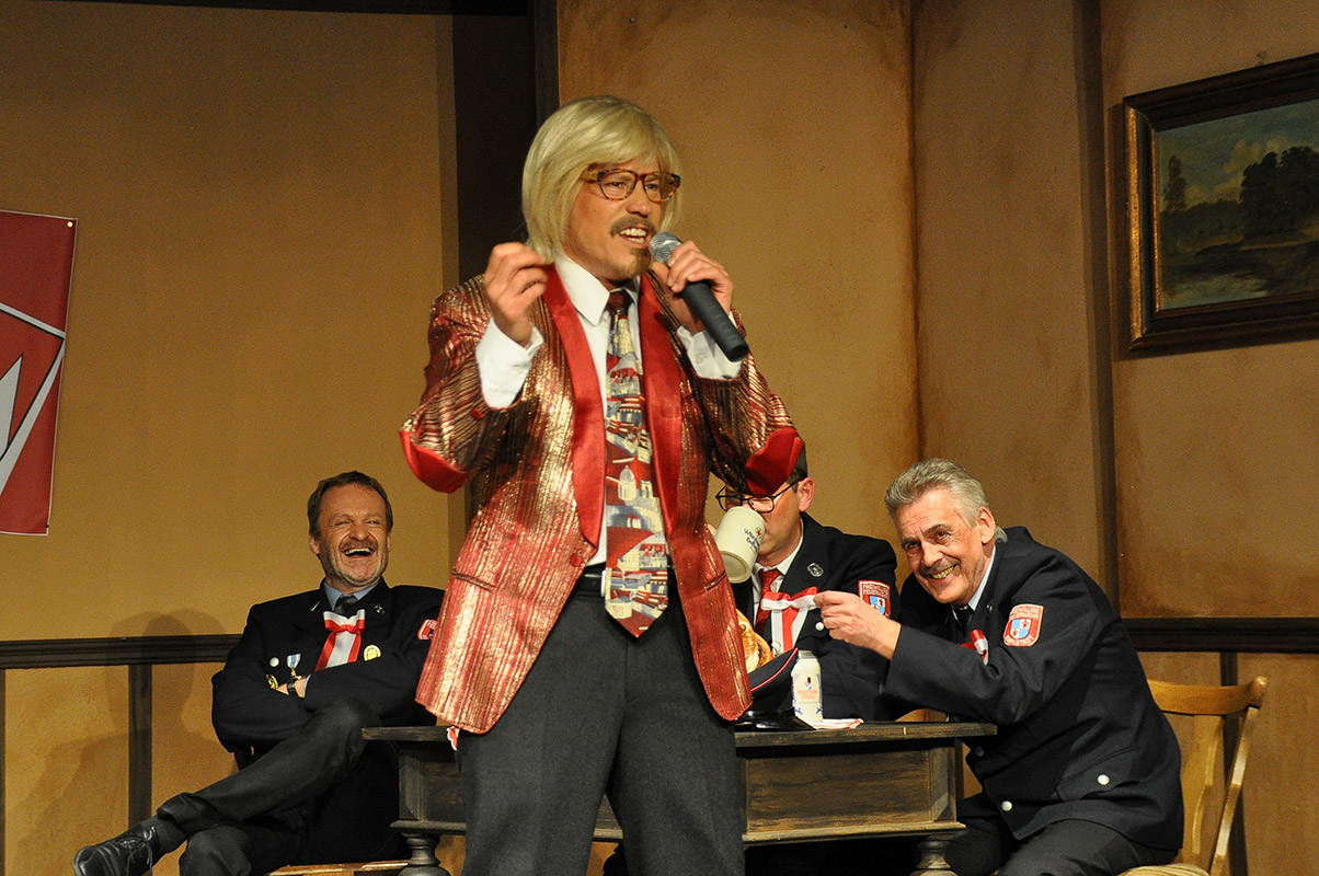 „Die Schlammschlacht“  Eine politisch unkorrekte Komödie um Geklüngel und Vetterleswirtschaft von Fitzgerald Kusz | Foto: Gerd NIckel