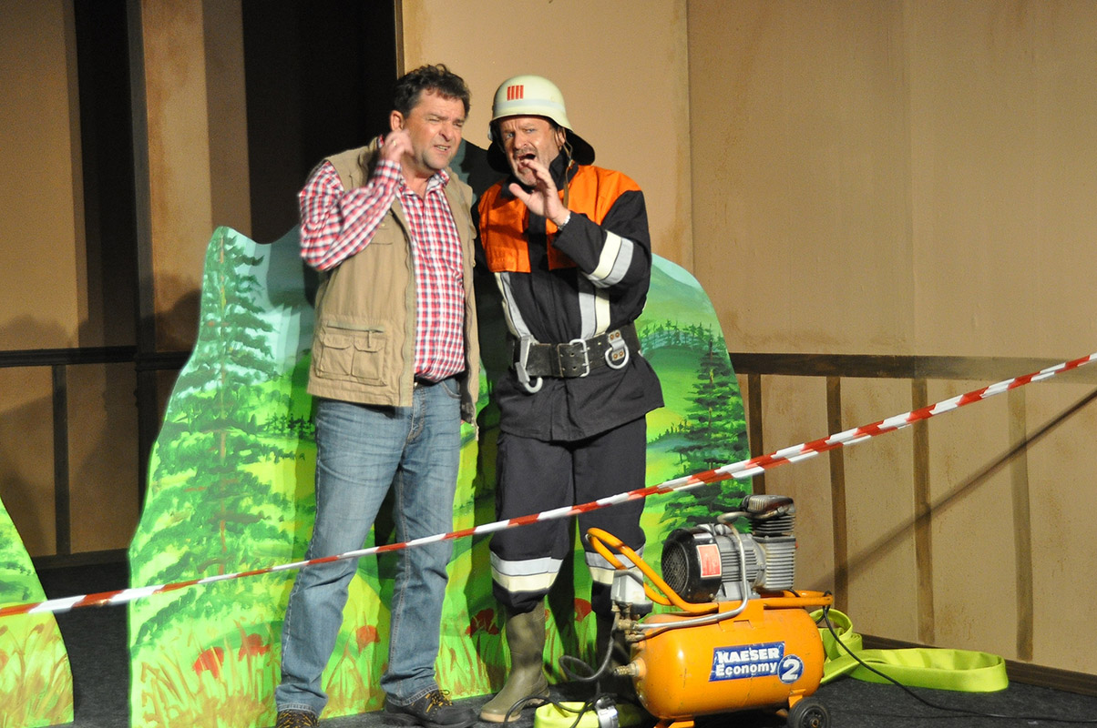 „Die Schlammschlacht“  Eine politisch unkorrekte Komödie um Geklüngel und Vetterleswirtschaft von Fitzgerald Kusz | Foto: Gerd NIckel